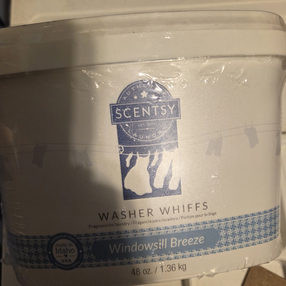 Scentsy Washer Whiffs Windowsill Breeze in White and Blue